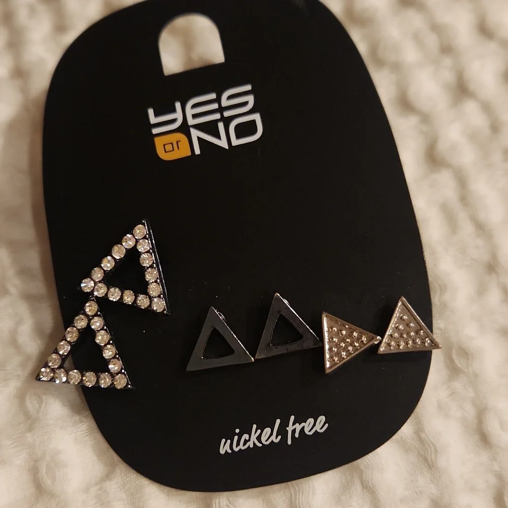Yes Or No Triangle Earnings Set of 3